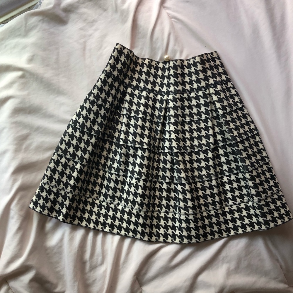 Printed skirt with pearl zipper